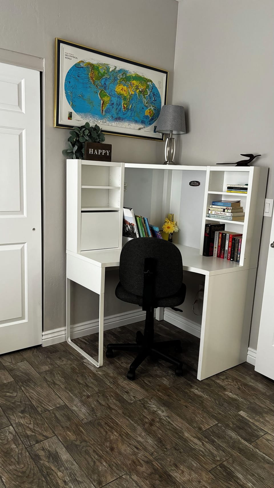 Private office space in front room