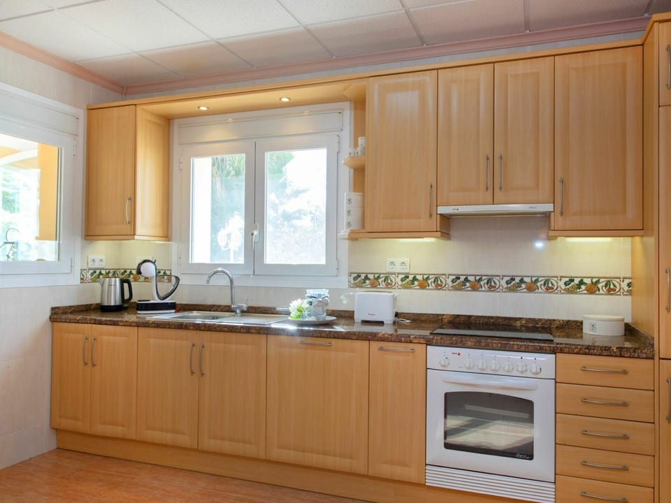 Brown, Cabinetry, Countertop, Kitchen Sink, Furniture, Property, Sink, Tap, White, Window