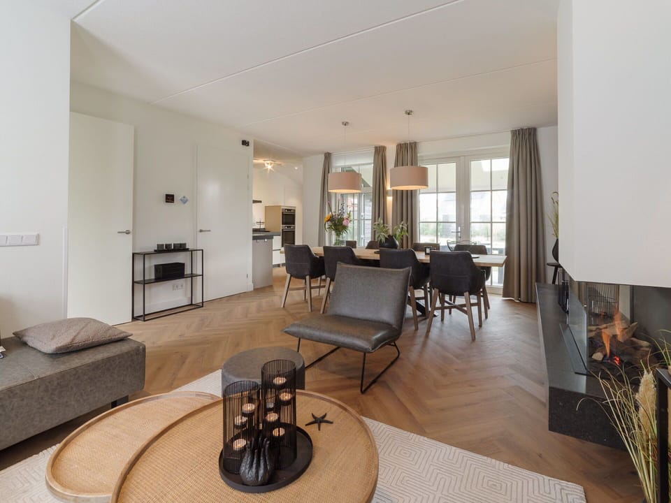 Table, Property, Furniture, Couch, Building, Lighting, Interior Design, Comfort, Architecture, Living Room