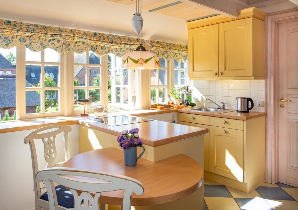 Nice small dining tabel in apartment Hafis 12 in Nebel on Amrum