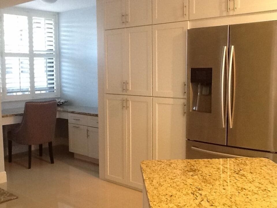 Kitchen / Desk
