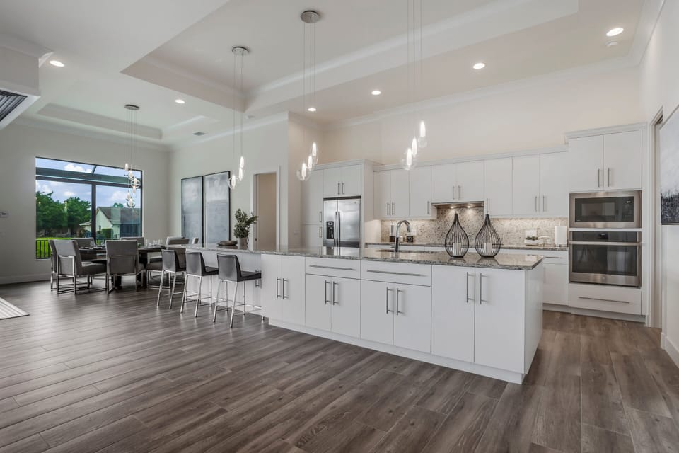 DINING AND FULLY EQUIPPED KITCHEN