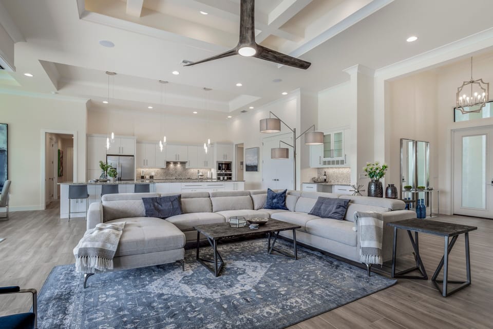 COMFORTABLE DESIGN SECTIONAL