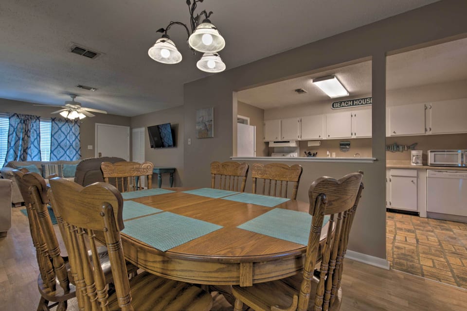 Dining Room | Access to Kitchen