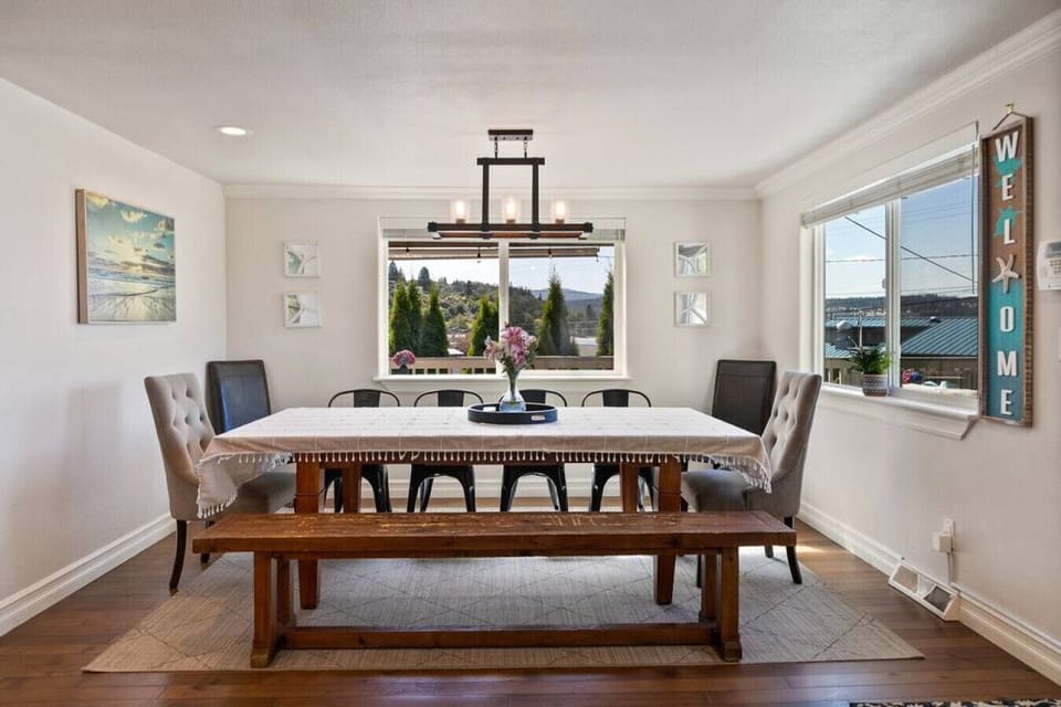 Seat up to 10 at the large dining table!