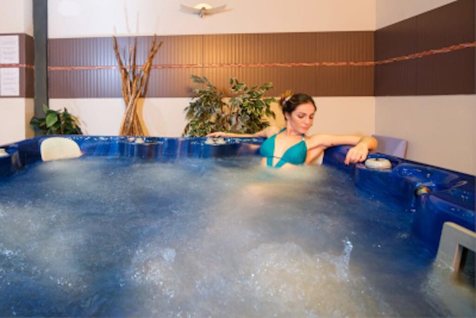 Indoor spa tub