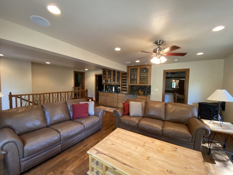 2nd level living room and wet bar - 2nd level living room and wet bar