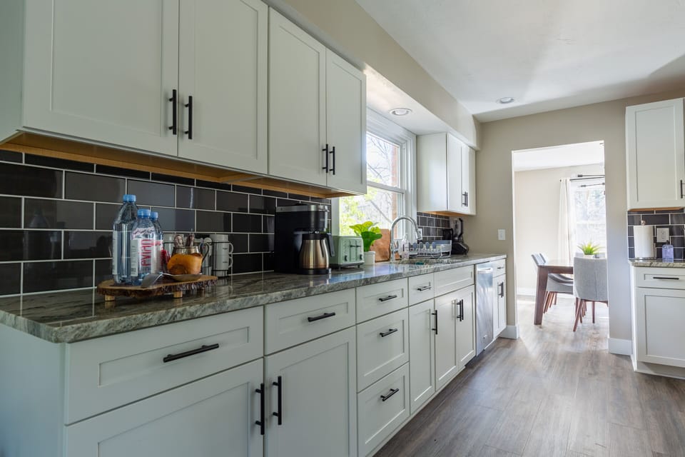 Gourmet chef's kitchen, top of the line appliances, gas stove with all cookware