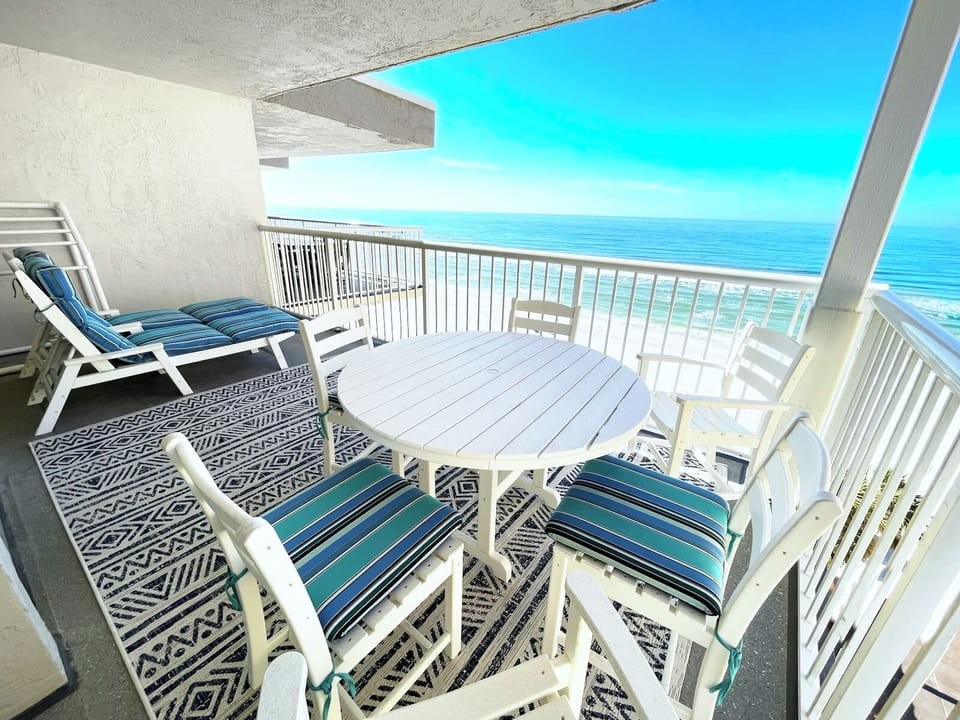 Balcony - 
Padded Loungers & Chairs with Table
Towel/Bathing Suit Drying Rack