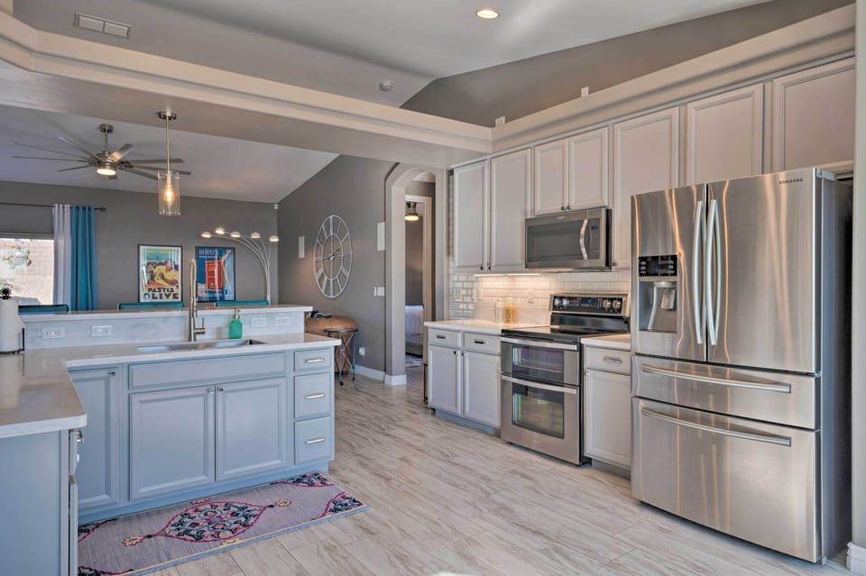 Fully Equipped Kitchen | Breakfast Bar