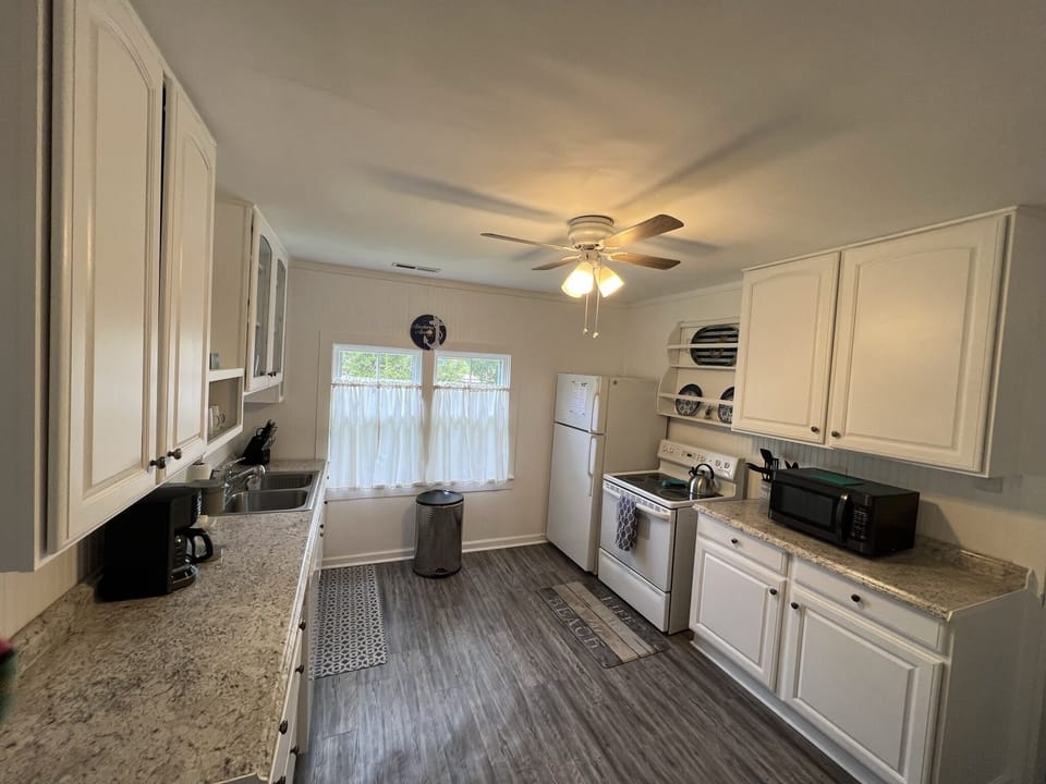 Microwave and stove/oven