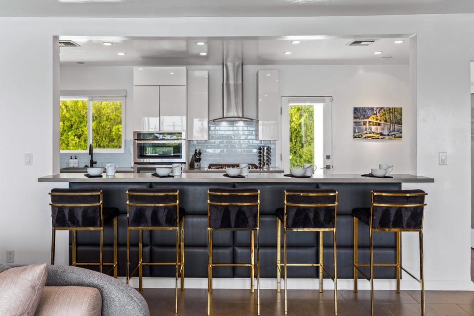 Breakfast Bar Set For Five