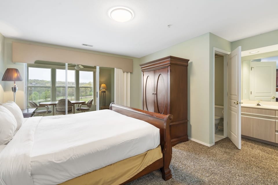 The Master Bedroom features a King Bed, Cable TV, Closet Space, and a Private Bathroom