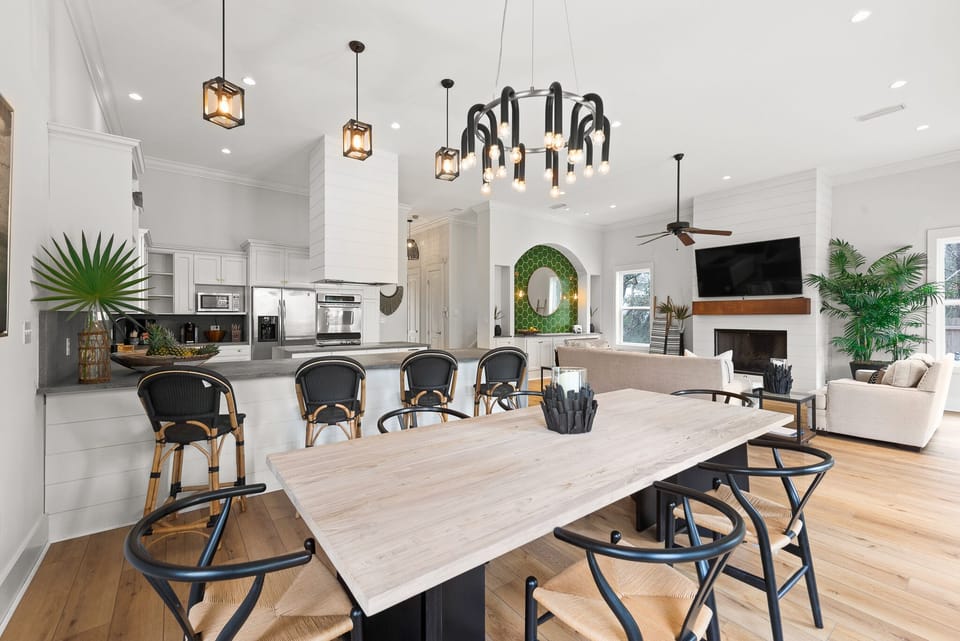 First Floor: Dining