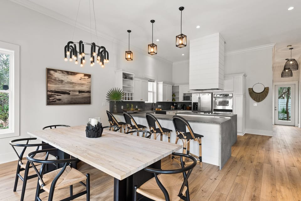 First Floor: Dining