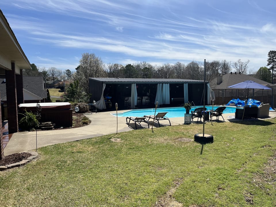 Back yard paradise 900sq ft foot Pool side cabana,pool table,darts,hot tub more!
