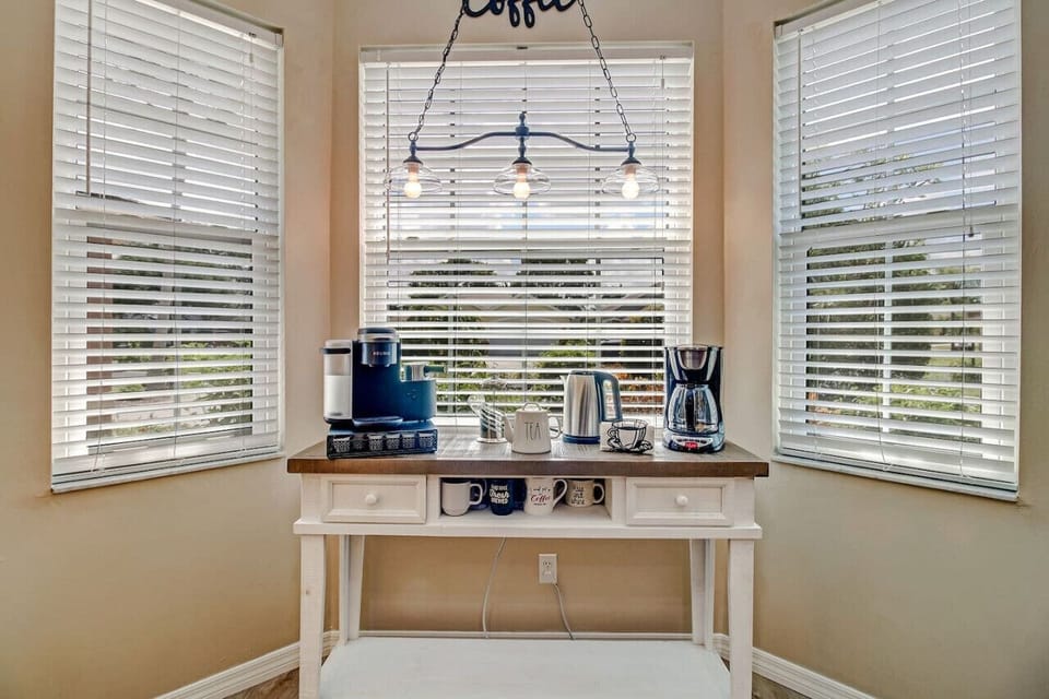 Coffee lovers welcome! You will find the latest Keurig machine, a french press, regular drip coffee machine, and a kettle for all your coffee/tea needs.