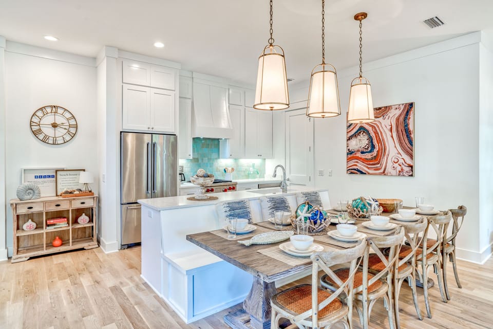 Dining Area - Offering Seating for 10!