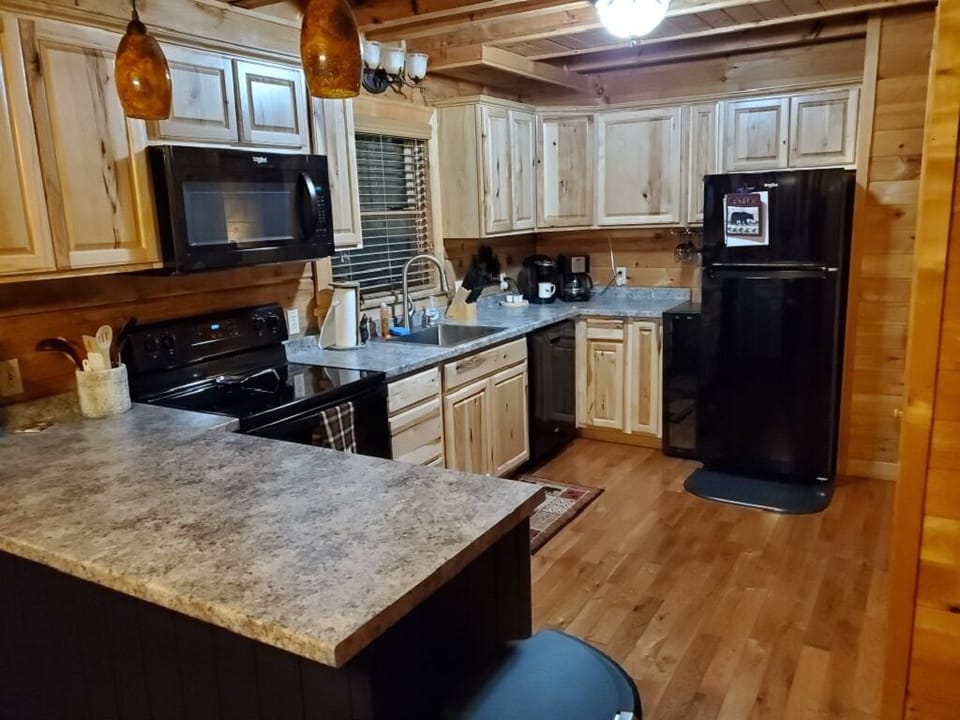 Kitchen, all new appliances in 2021. Well stocked for your needs!