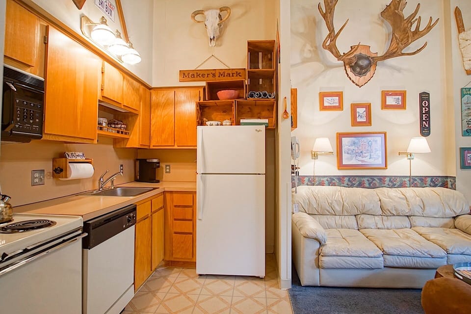 Full kitchen