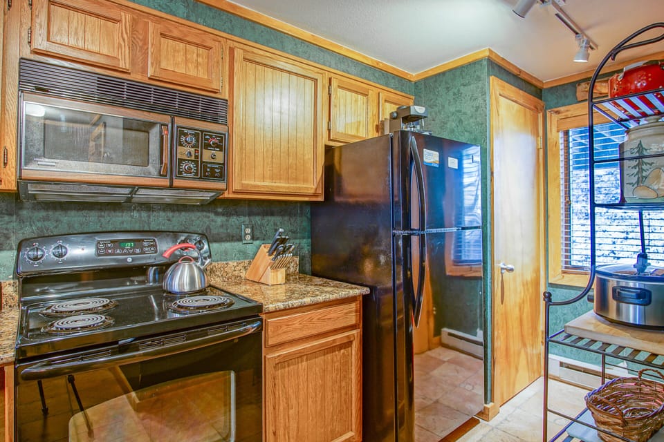 Full kitchen