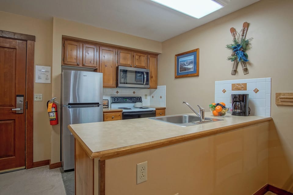 Full kitchen