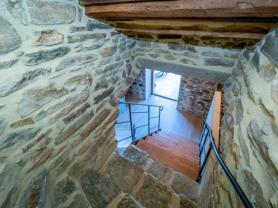 Wood, Architecture, Building, Flooring, Brick, Floor, Brickwork, Composite Material, House