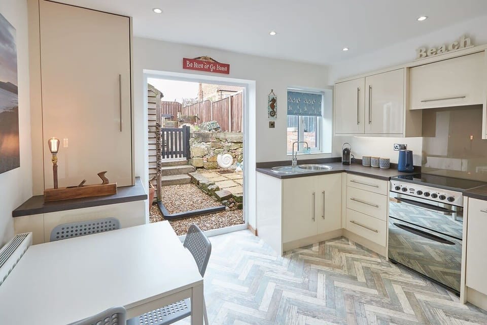 The Cottage, Marske-by-the-Sea - Host & Stay