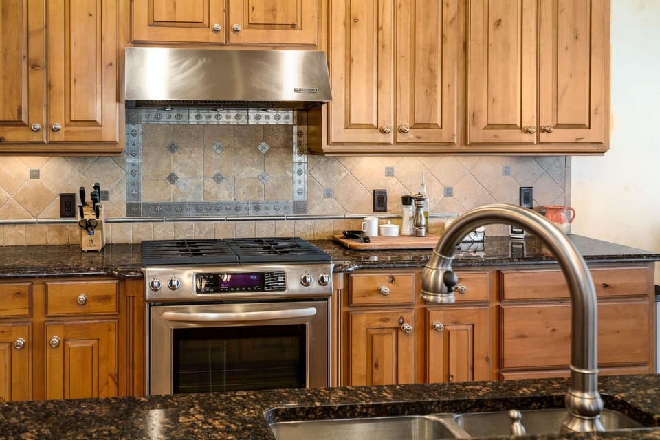 Split extra large double sink