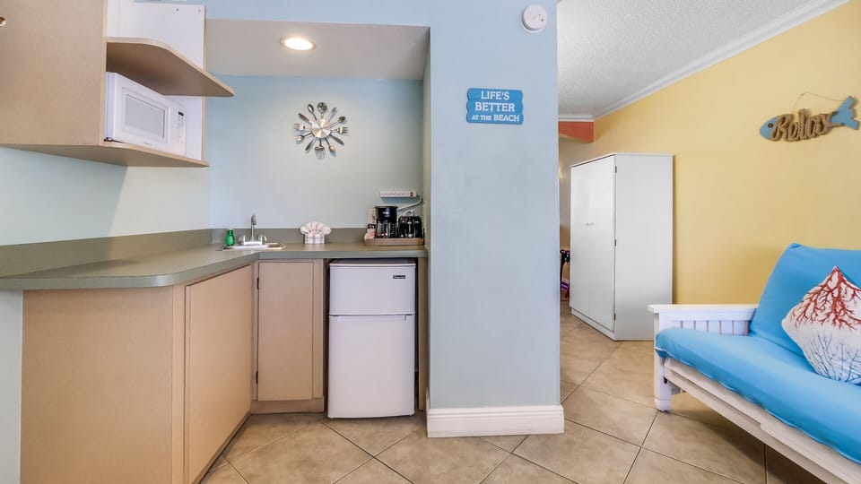 Living Area - Kitchenette