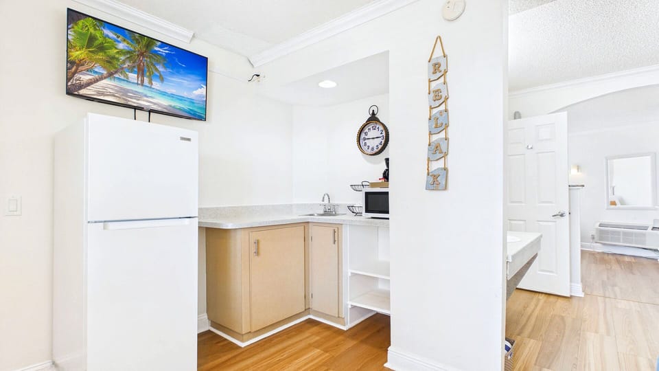 Kitchenette - Full Size Fridge