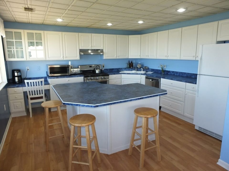OVERALL:  The modern and fully-furnished kitchen
