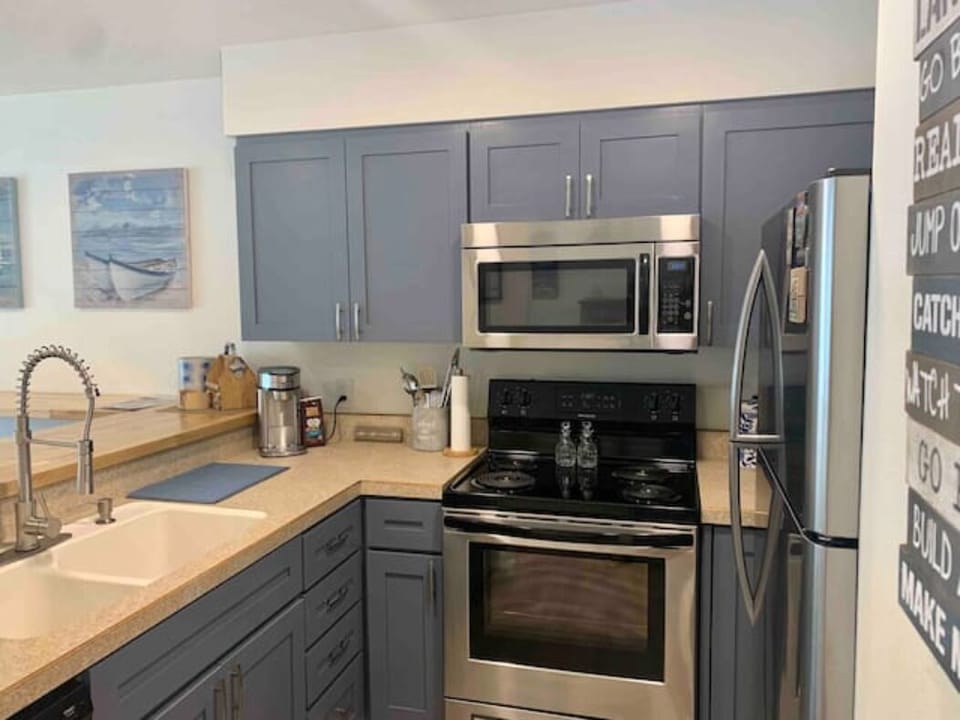 Full kitchen 