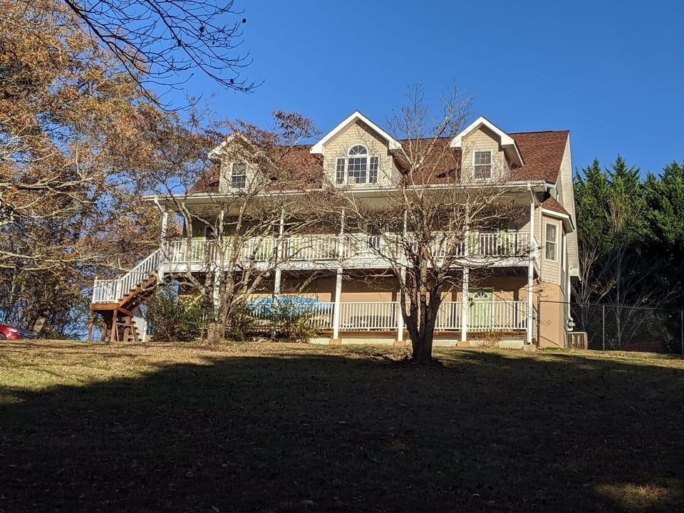 Large front yard for walking pups.
