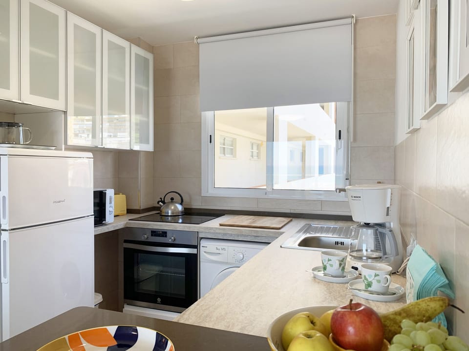 Bright kitchen, with stove, refrigerator, dishwasher and all the necessities