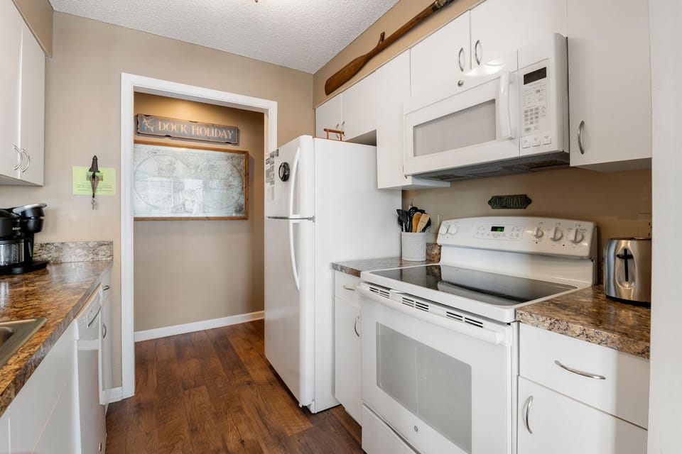 PC612: Dock Holiday l Kitchen