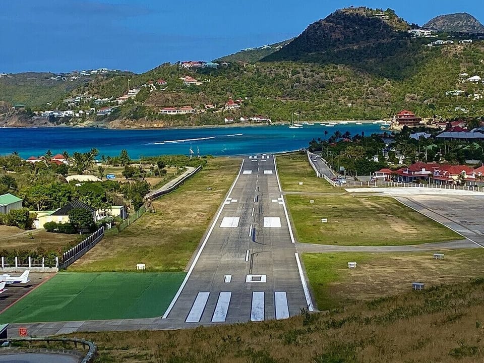 Piste Rémy de Haenen in St Jean on the island of St Barth