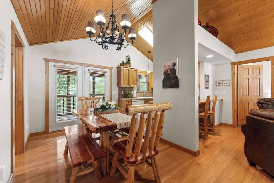 Dining area and eat-in kitchen bar for plenty of seating to enjoy dinner together