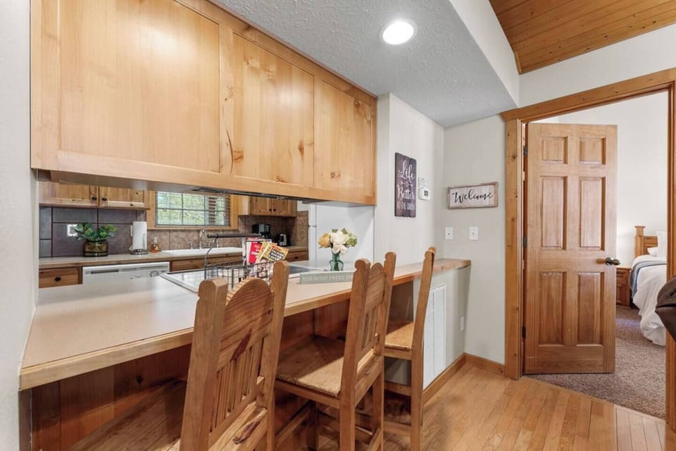 Additional seating at the eat-in kitchen bar