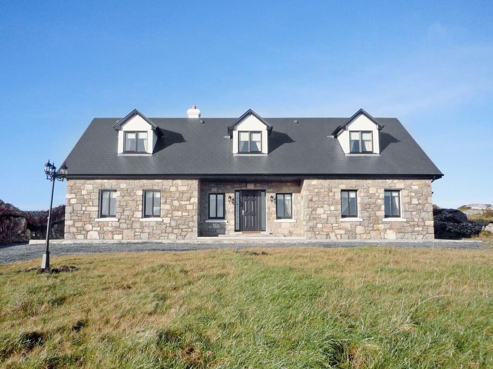 Cnocán Na Cuaigh Holiday Home, Carraroe, Connemara, County Galway