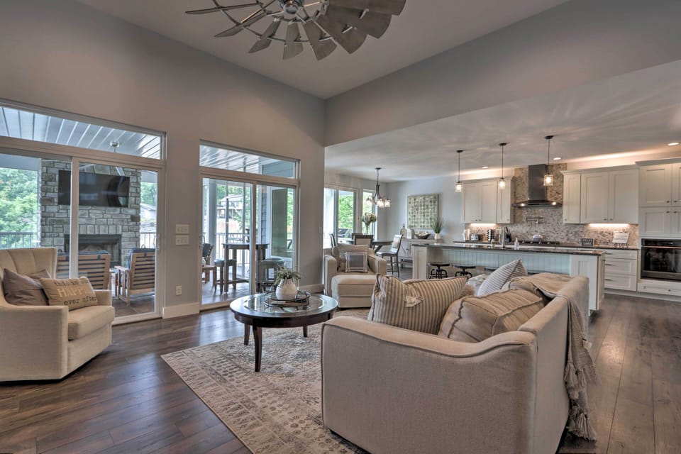 Free WiFi | Central A/C + Heating | Gas Fireplace