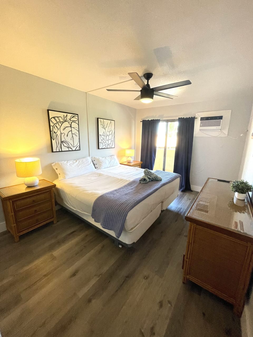 Third bedroom, king bed and private bathroom 