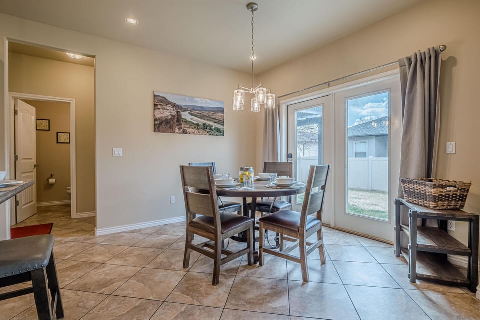 Dine in a bright and cheerful breakfast nook designed for comfort and connection.