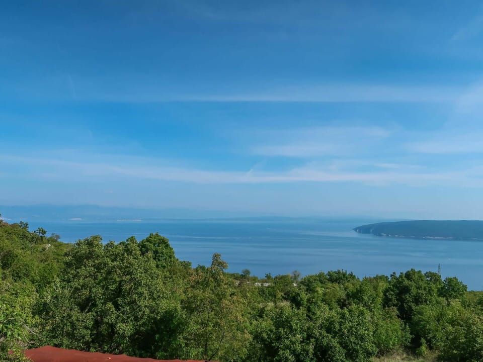 Cloud, Sky, Water, Azure, Natural Landscape, Tree, Highland, Plant, Land Lot, Coastal And Oceanic Landforms