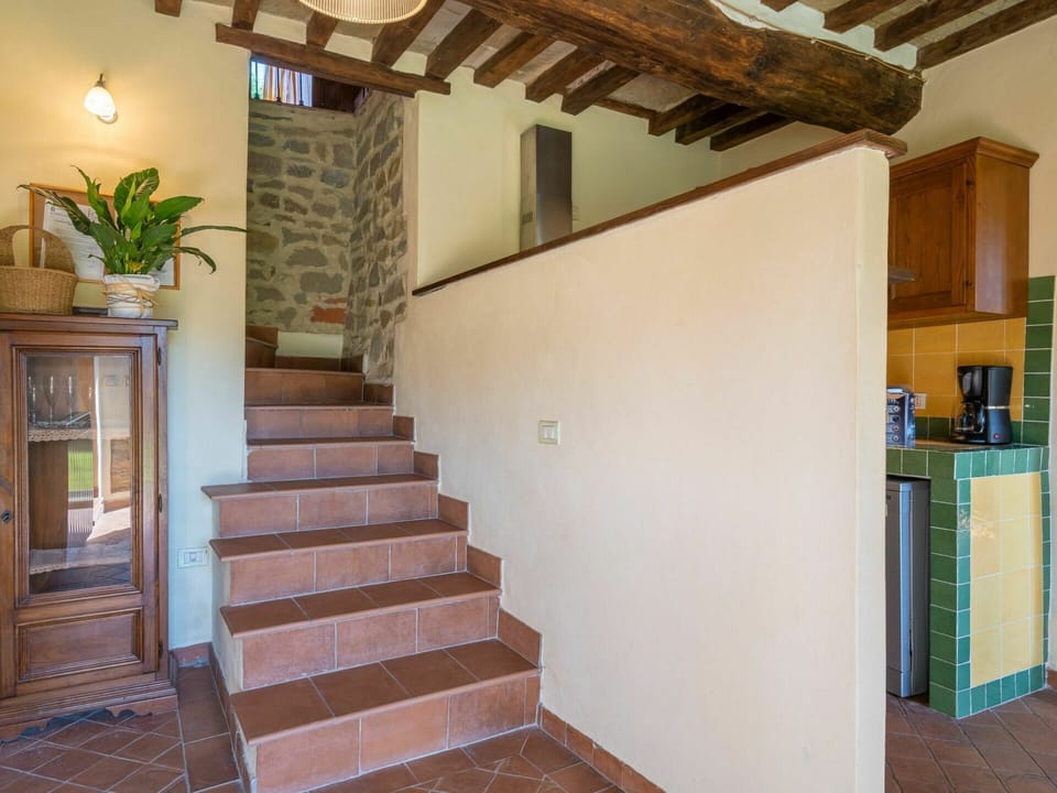 Stairs, Property, Building, Handrail, Wall, House, Real Estate, Room, Home, Floor