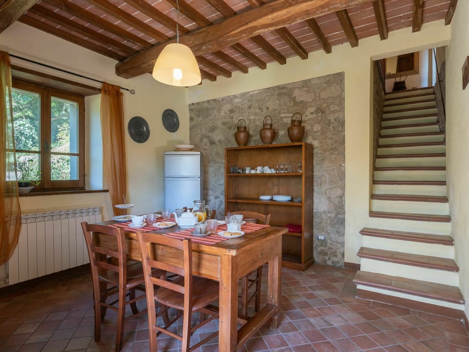 Property, Room, Building, Furniture, Ceiling, Floor, Interior Design, House, Table, Beam