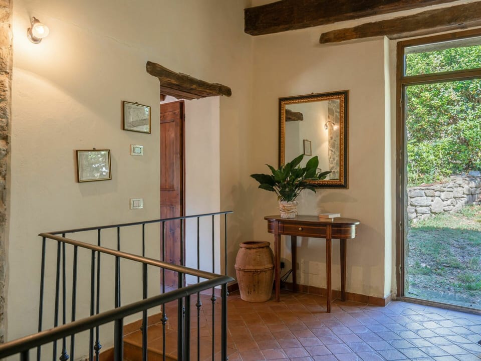 Plant, Property, Picture Frame, Building, Wood, Interior Design, Lighting, Architecture, Floor, Flooring