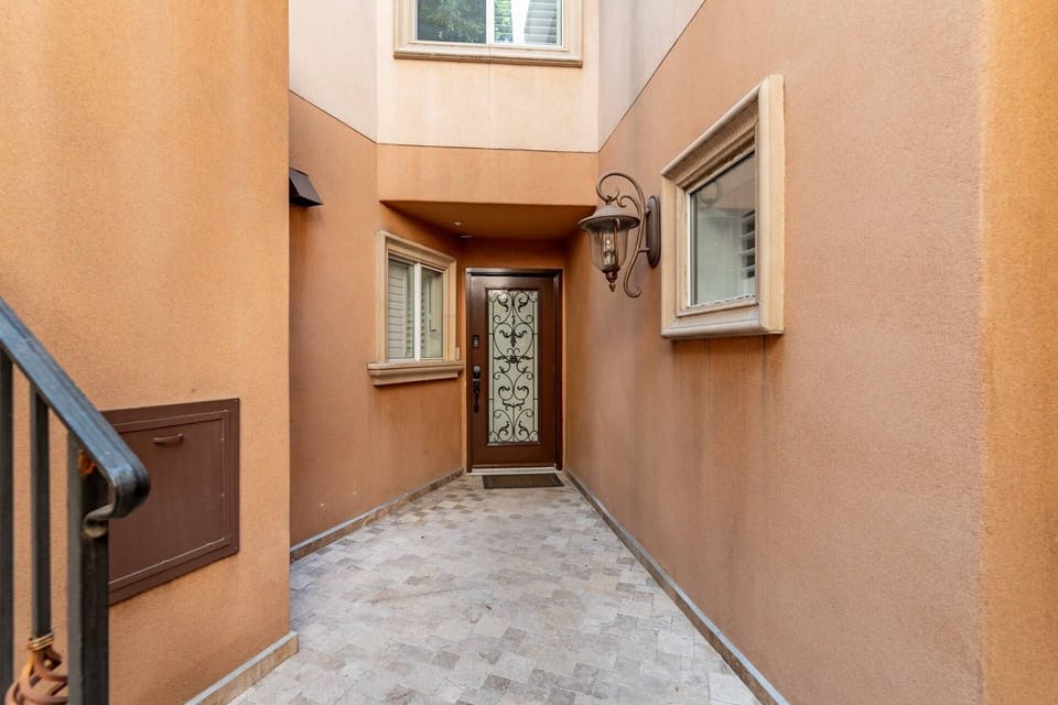 Front Door Entrance w Ring Camera