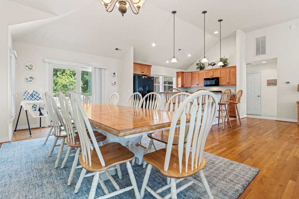 Dining Area - Top Level