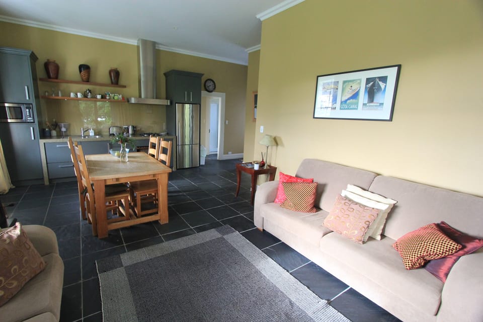 Cape South Cottage living room & kitchen